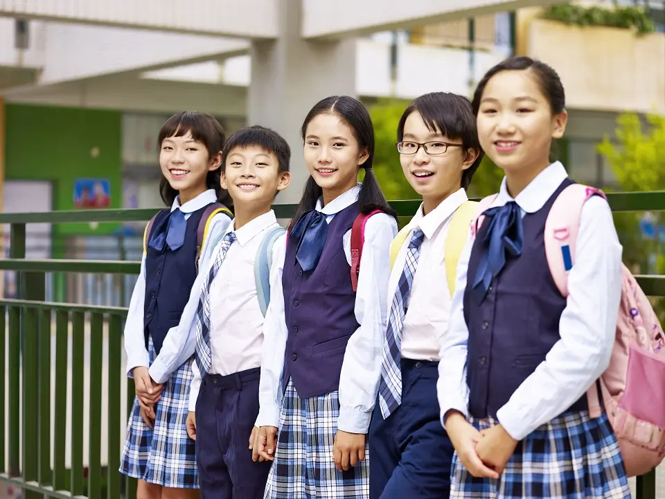 https://www.ejable.com/wp-content/uploads/2023/11/Japanese-school-students-2.webp