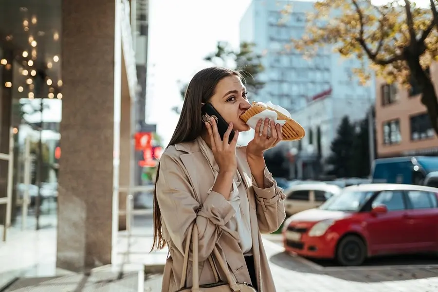 Unspoken rule about not eating while walking in Japan.